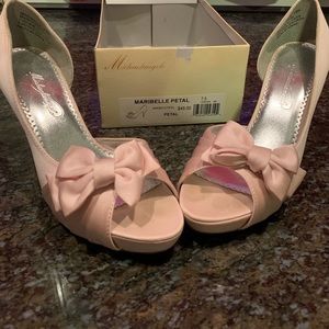 David’s bridal: Satin high heels